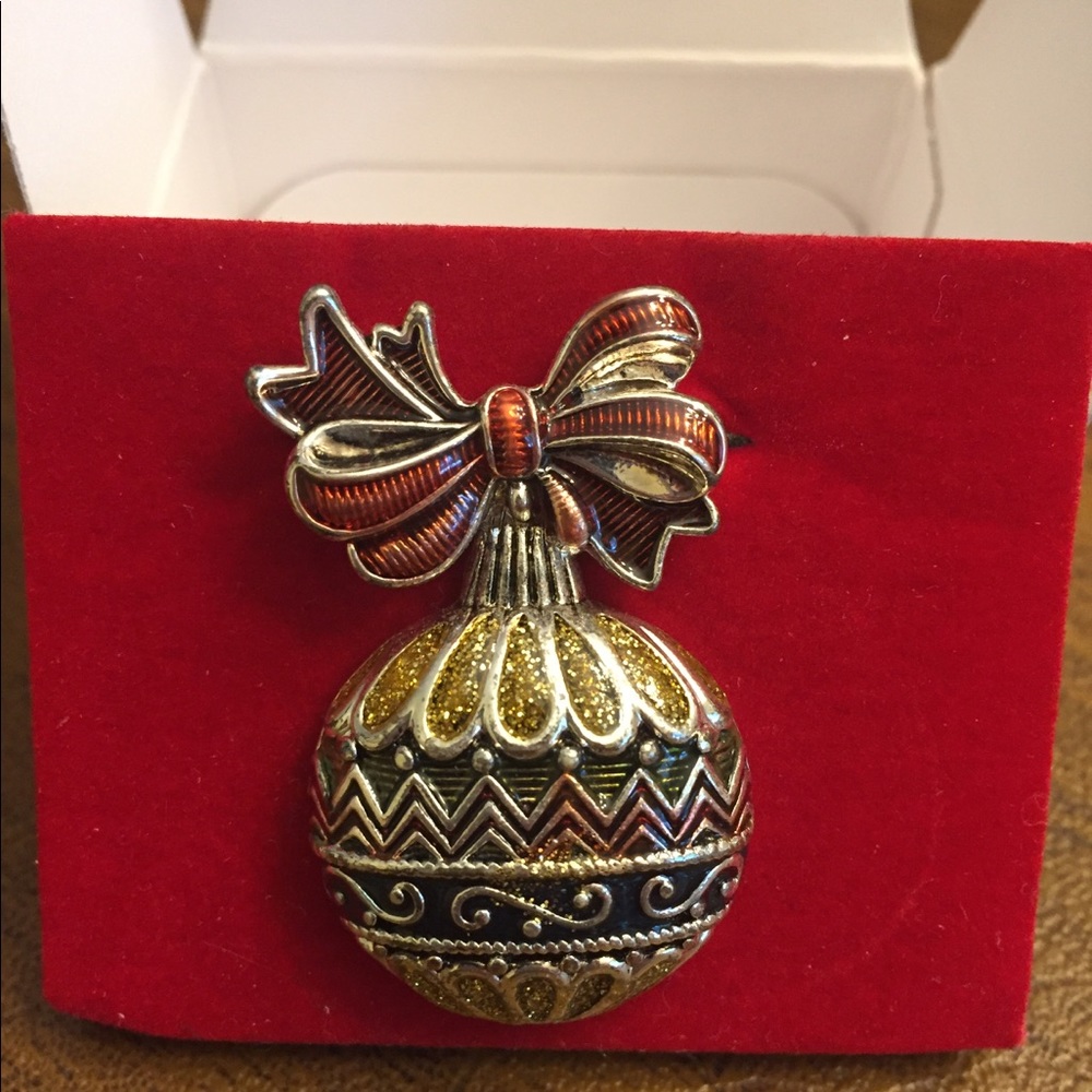 Avon Holiday Pin